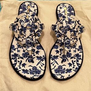 TORY BURCH Miller Sandals Never Worn blue/white paisley flowers with dust bags